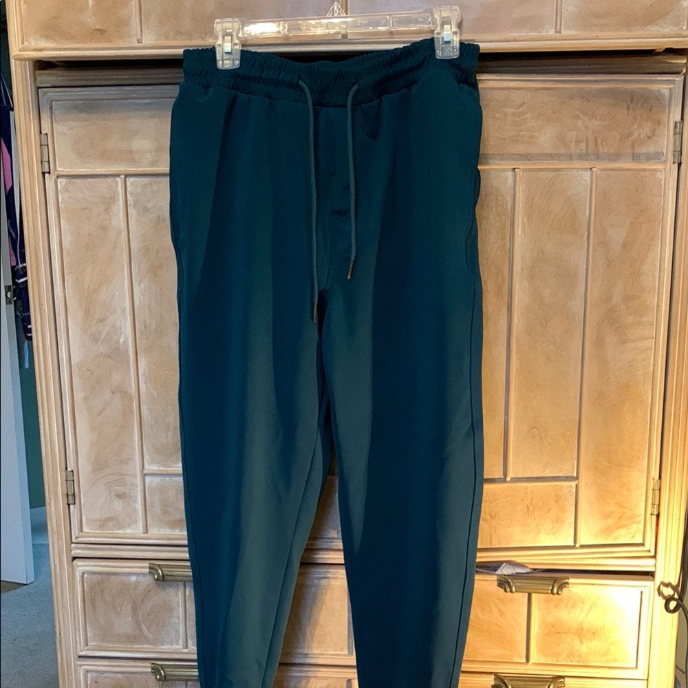 NEB Men's Green Jogger Pants, great material, smoke & pet free home.
